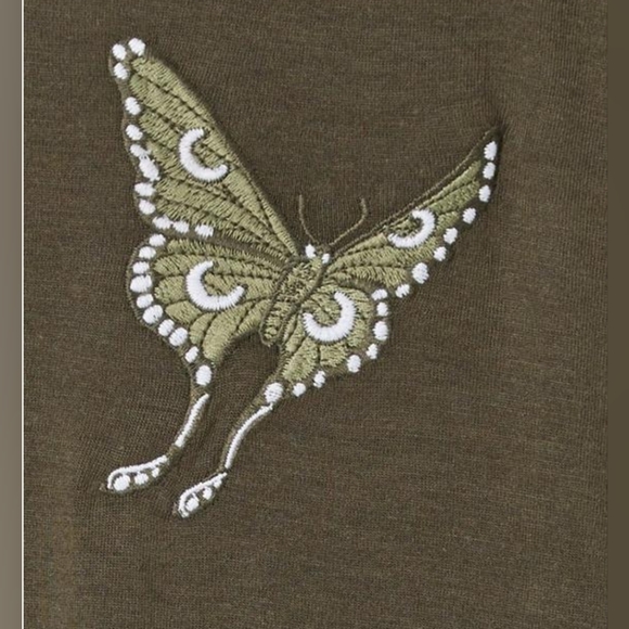 Torrid size 1 Butterfly Girlfriend Classic Fit V-Neck Embroidered Tee - Picture 2 of 5